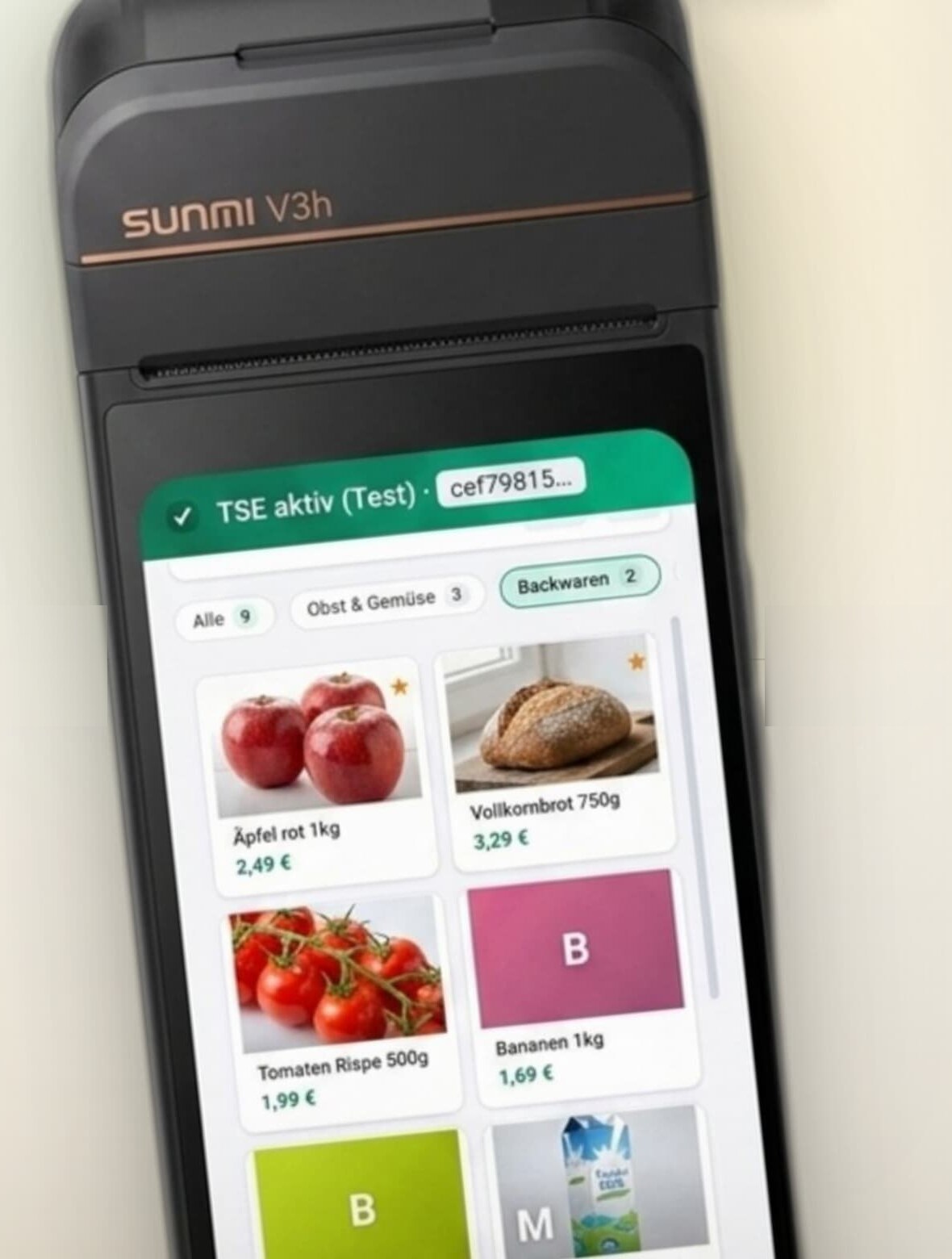 KI-generiert: Sunmi V3h mit Bondrucker und der Quill-Kassenoberfläche. Mit KI erzeugte Produktdarstellung, der Bildschirminhalt ist ein echter Screenshot aus der Quill-Demo-Instanz.